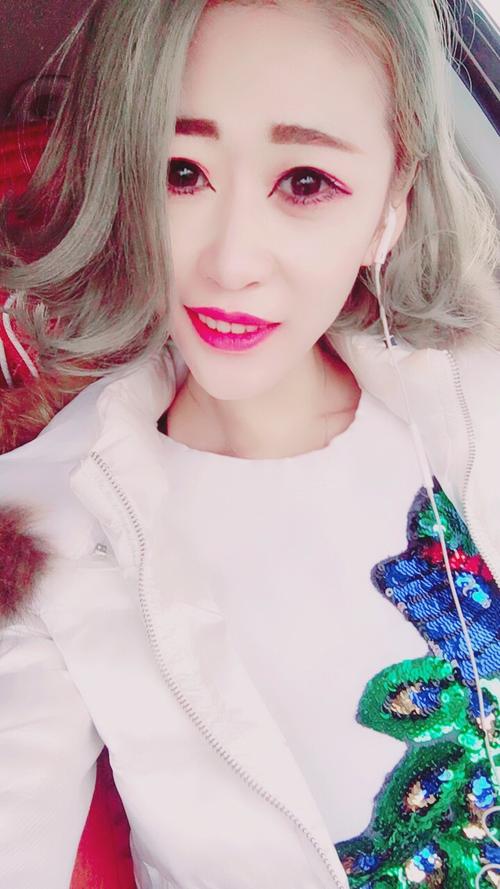 签署一个骄傲的女王/王后的女孩