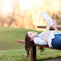 表达句子经典:一个人很开心,找到合适的位置是关键