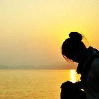 感觉无奈句子图片：第一个字