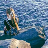 在新年前夜，看着烟花的情绪谈论句子