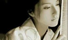 那一瞬间,悲凉的情绪从心底缓慢地扩散出来