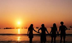 老友一起开心的句子