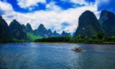 发送晚间问候短信给客户，展现细心关怀和贴心服务之心意