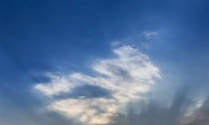 如何在秋季向他人发送温馨问候短信？