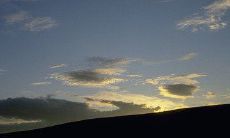 一份包含多种问候短信的追求女友应用合集