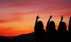 探讨友情的重要性:激励人们用真诚的句子表达内心感受以促进情感共鸣