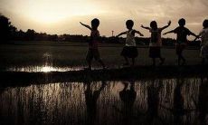 关于友情的唯美句子约定:探索亲密无间的情感,分享微笑与泪水的深刻体验