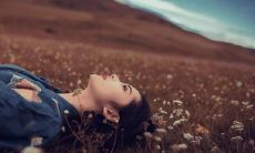 夜晚无人陪伴时的孤独寂寞的内心感受:一段难熬且充满无尽思绪的自我陈述