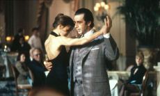 通过嗅觉辨别女性身份的经典台词:让我们回顾一下《闻香识女人》的经典场景!