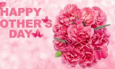 母亲在生日受难日献上祝福，展现深刻情感与独特坚韧精神