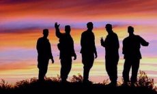 享受冬季的温暖和寒冷,展现无与伦比的友情:一系列具有温暖气息的句子!