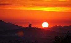 通过图片展现的人生感悟,带有无奈情感的句子凝聚着深刻的人生哲理