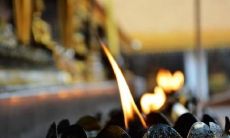 在新年的传统中燃香祷愿的经文和祷词