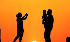 感人至深、流淌着幸福和温暖的亲情句子，让人感受到无比的爱与关怀