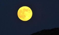 绚丽多彩的月亮:一系列绝美如诗般的描写句子