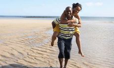 珍爱陪伴父母的时光，因为他们的快乐是我的幸福：一句表达亲情和感恩的长标题