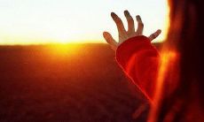 女孩子必读！精选适合妳们的帅气文案句子，创新路线驾驭酷拽风格！