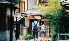 在拥有一个家的情况下，却仍感失望的悲愤句式