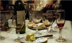 一些关于品酒、酒文化、酿酒历史以及不同酒类的句子,可以用来发朋友圈炫耀你的品酒技能和知识!