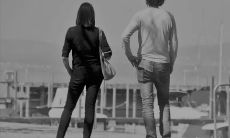 经历过失恋的煎熬，要勇往直前，绝不回头望，走向新生的文案句子