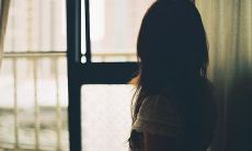 我感到烦闷，因为我的丈夫总是去喝酒