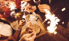 当好友重逢于大学校园——一个唯美而动人的情景描述