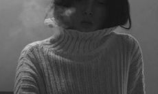 当朋友圈句子足以让人心凉:探析友谊深浅之间的文化扭曲与情感错位