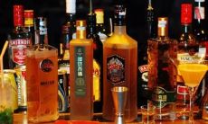 以生动形象的艺术语言描绘夸酒美妙口感的词句