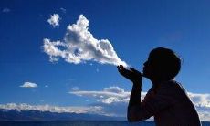 痛彻心扉的回忆:流露心酸的句子,再次触发情感的深层记忆