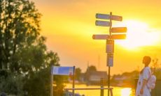 经历美妙旅程，藏着无限欢乐的一句话：充满愉悦的旅游体验令人心花怒放！