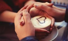 半夜撩老婆必备的肉麻情话：让你心醉的最暖心短句！