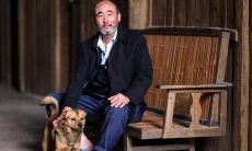 一些温馨而感人的描写老人开心笑的句子 - 用语生动而丰富，充满情感的表达方式，尽情赞美老人的幸福感和魅力