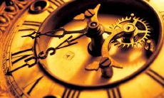 努力珍惜每一刻,趁时间未老,珍爱生命中的每个瞬间:一个灵感闪现的时间座右铭