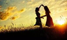 一些精彩的形容朋友的句子,让你的好友欣喜若狂!