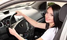 我通过了驾照考试，现在我可以拿着新驾照开心地上路了！