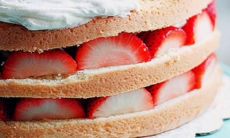 享受蛋糕的美味：一个能带来满足感和开心的句子