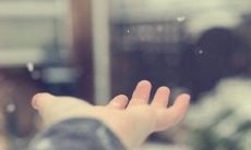 悲伤而绵长的爱情句子，闪烁着深沉的情感和不灭的恋情