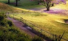 如何成功地打造出奔驰的品牌形象口号来增强消费者的品牌认知和忠诚度?