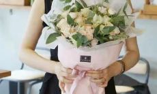 赛场上命运呼唤，加油口号霸气押韵，挥洒汗水，冲破重重关卡，迎接胜利的喜悦