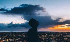 友情真假的讨论：如何判断真正的友情与虚伪的表面应酬？