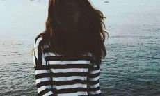 独处时内心遭受痛苦，孤独与伤心缠绵不断的自我描绘