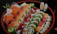 想要品尝地道日式口味？那就来我们的日式餐厅吧！现在就预订，享受美味的寿司、生鱼片、炭火烧烤、拉面等菜品！让我们带您体验一场口腹之欲的盛宴！