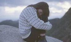 发一条朋友圈说说，倾诉内心痛楚的句子，宣泄情感的方式