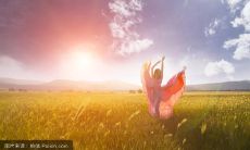 选用合适的语言,唤起爱人内心的喜悦和感动:用让爱人笑开怀的话语,传递真挚的情感,让爱的火焰持续升温!