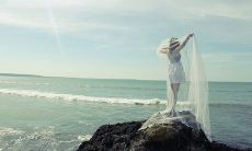 通过深入思考,我认为个人应当放下不必要的担忧,顺其自然地过完人生,并以淡定的心态面对各种挑战。这些见解是我在朋友圈中对人生的思考所得