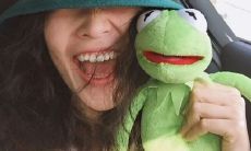 如何在第一天上班后向同事们发送一条热情洋溢的问候短信,赢得他们的关注和尊重?