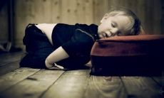 在不断追逐效率和成就的现代社会中，让人感到无尽疲惫的日常生活和工作压力