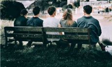 一些描述成长和友情的感人句子,将它们铭刻在内心深处的唯美之美