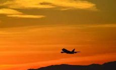 尖锐讽刺一个人贪心的标题：不知足的人永远都会渴望更多，只因贪心驾驭着他们的心灵！