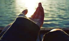 浪漫的爱情故事中走进缘分的句子，展现出生命中的奇妙相遇和无限可能